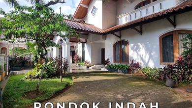 Rumah Metro Alam Pondok Indah Halaman belakang Luas Ada Kolam Renang Jakarta Selatan