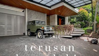 Rumah Mewah di Kawasan Simprug, Jakarta Selatan, LB 450m², Harga 36,4 Miliar