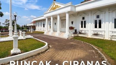 Villa Konsep Kolonial Lahan Luas di Puncak Cipanas