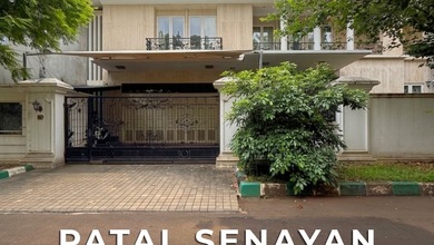 Rumah Mewah di Patal Senayan, Jakarta Selatan, 4 Kamar Tidur, LT 589m²