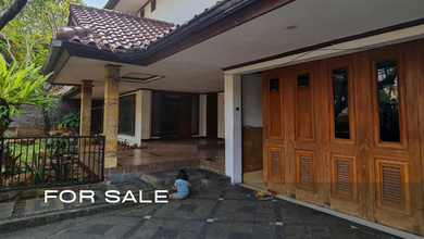 Hunian Prestisius di Kawasan Simprug, Jakarta Selatan, LB 350m², Harga 25 Miliar
