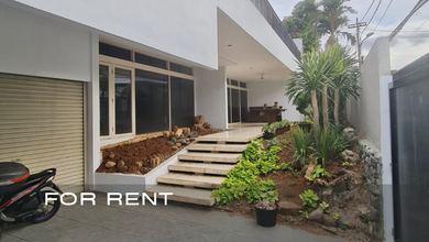 Rumah Sewa di Kawasan Simprug, Jakarta Selatan, Lokasi Strategis, Harga Menarik