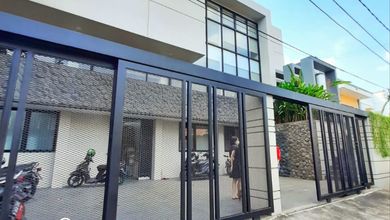 Ruang usaha lokasi strategis di Pejompongan