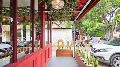 Ruang usaha pinggir jalan cocok untuk cafe di cipete raya