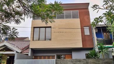 Dijual rumah Eksklusif di Pondok Indah, Jakarta Selatan - LT 140m²