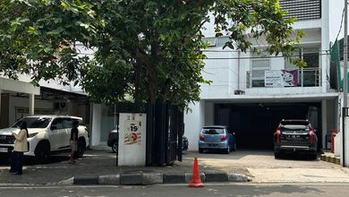 Komersial building lokasi di pinggir jalan menteng jakpus