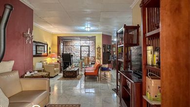 Penawaran Eksklusif, rumah Mewah di Simprug Garden, Jakarta Selatan, LB 300m²