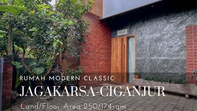 Dijual rumah Eksklusif di Jagakarsa, Jakarta Selatan - LT 250m²