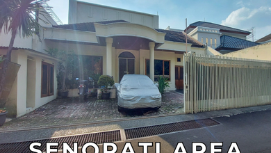 Rumah Mewah di Senopati, Jakarta Selatan, 13 Kamar Tidur, LT 306m²