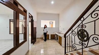 Rumah Elegan di Kebayoran Baru, Jakarta Selatan,  KT, LT 329m²