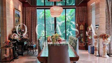 Rumah di Simprug golf
Kebayoran Baru 
Jakarta Selatan 3 Lantai Bagus Full Furnished