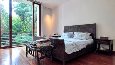 Rumah di Jalan Raden Patah Kebayoran Baru Jakarta Selatan 2 Lantai Super Mewah