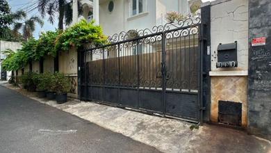 Rumah Sewaan Murah di Kemang, Jakarta Selatan, 5 KT, Harga 500 Juta /tahun