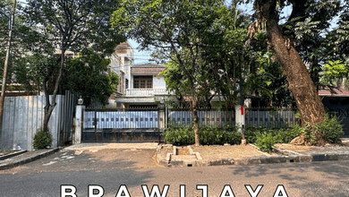 Dijual Rumah Lama Hitung Tanah Bentuk Persegi di Brawijaya