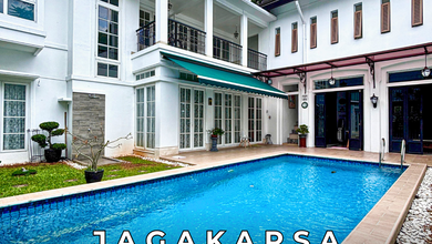 Rumah Mewah American Classic Hadap Selatan di Jagakarsa