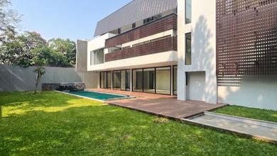 Kesempatan Eksklusif, rumah Mewah di Simprug, Jakarta Selatan, LB 506m²