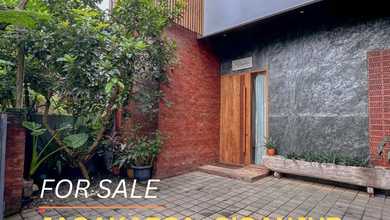 Dijual rumah Mewah di Jagakarsa, Jakarta Selatan - LT 174m²