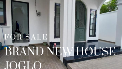 Hunian Elegan di Joglo, Jakarta Barat, 4 Kamar Tidur, LT 210m²