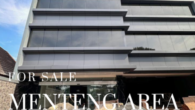 Gedung baru 5 1/2 Lantai lokasi dipinggir jalan raya di menteng jakpus