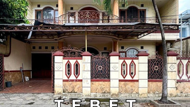 Penawaran Eksklusif, rumah Prestisius di Tebet, Jakarta Selatan, LB 250m²