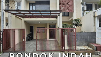 Rumah Depan Taman 2,5 Lantai Semi Furnished di Pondok Indah