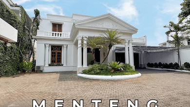 Rumah Klasik Hadap Barat Area Elit dan Row Jalan Lebar di Menteng