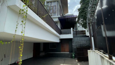 Rumah Area Luxury Simprug, Jakarta Selatan - Harga Menarik 35 Miliar